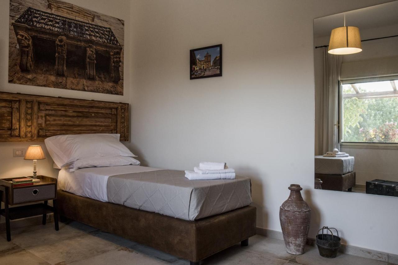 Poggio Vento Country House Guest House Naro ภายนอก รูปภาพ